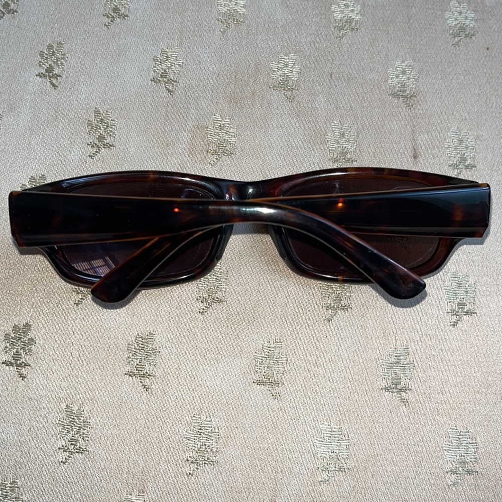 Maui Jim stingray sunglasses in very good condition. - Picture 5 of 10